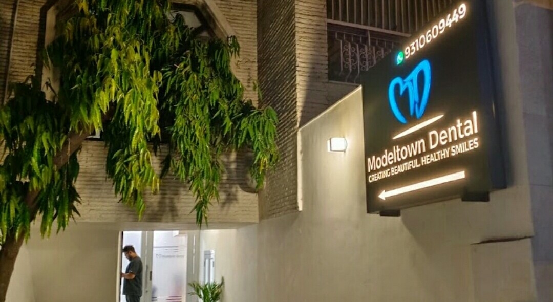 Model Town Dental Clinic Exterior Signage