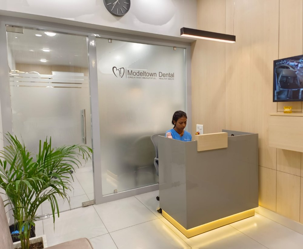 Model Town Dental Contact Reception